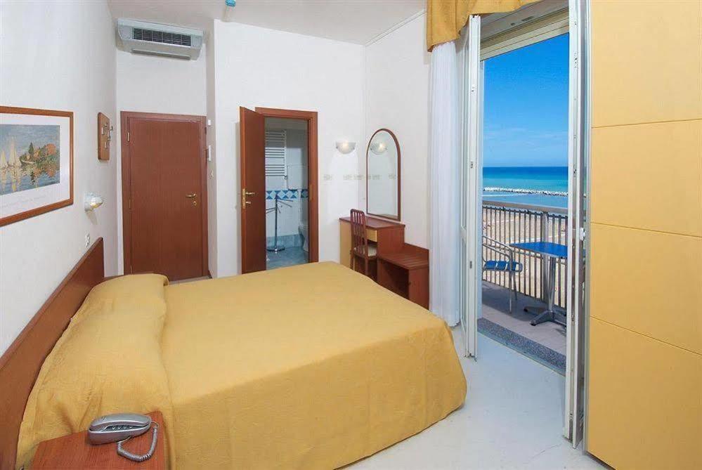 Hotel Carnaby Rimini Eksteriør bilde